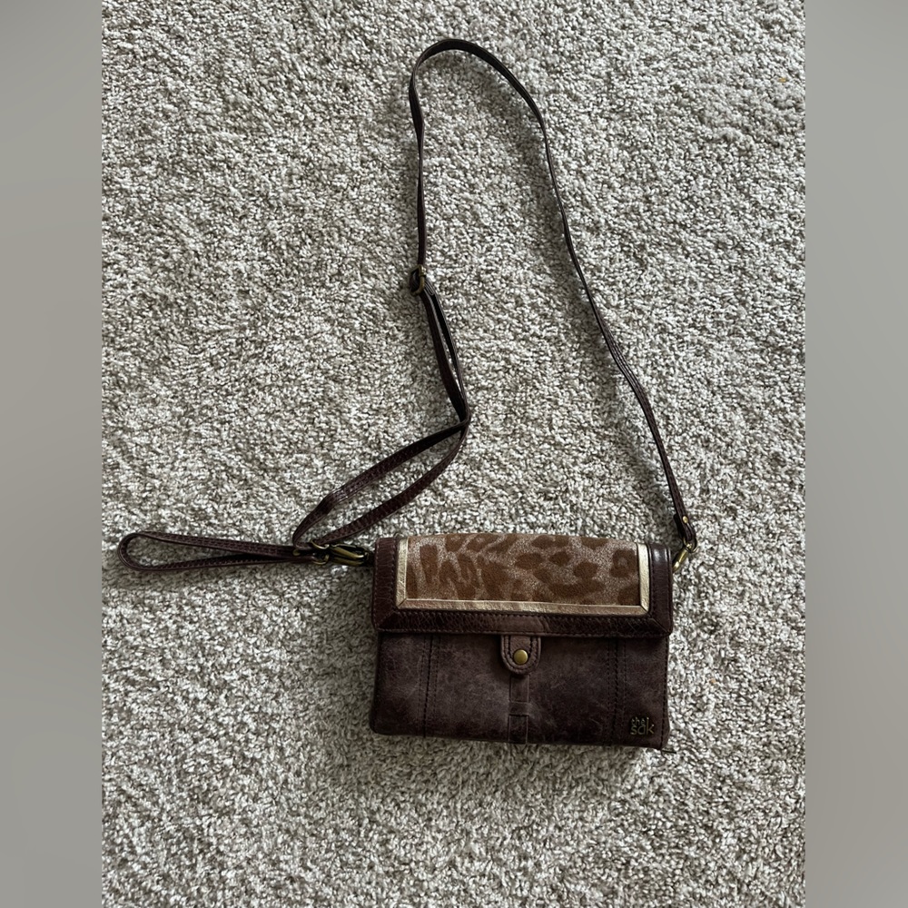 THE SAK 🌞 brown distressed leather wristlet crossbody bag pockets
